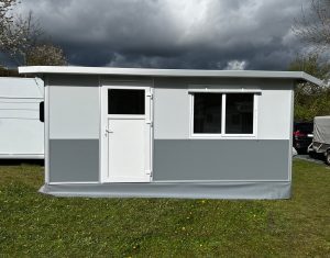 CARATENT mit fester Tür, Alu-Schiebefenster, Fensterklappe und Regenrinne