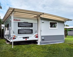 TWINTOP selbststehend-aufliegendes Schutzdach auf CARATENT Vorzelt aufliegend