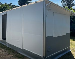 CARATENT festes Vorzelt mit Rückwand inkl. 2 Reißverschlusstüren und Fensterklappe
