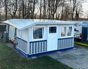 TWINTOP Schutzdach auf CARATENT Vorzelt aufgelegt