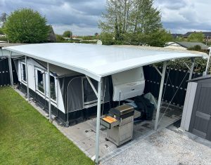 TWINTOP selbststehend-aufliegend mit Terrassenverlängerung und Design-Regenrinne