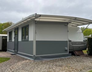 CARATENT mit farbigen Fenstern, Tür und aufgelegtem TWINTOP