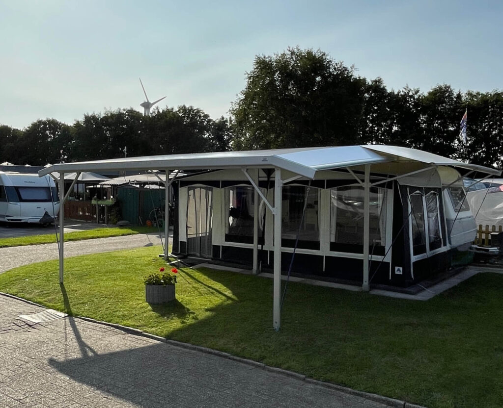 Kombischutzdach mit Terrassendacherweiterung über Vorzelt und Terrasse