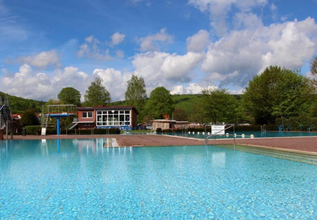 Freibad am Campingplatz Wesertal