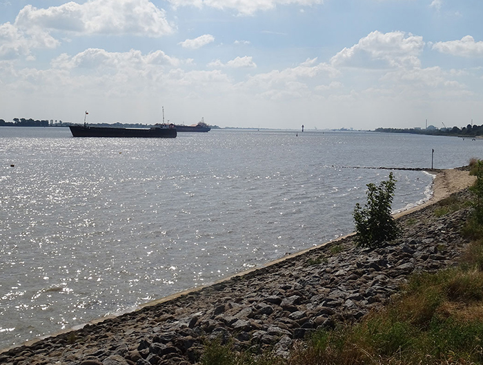 Blick auf die Weser vom Campingplatz Nordenham